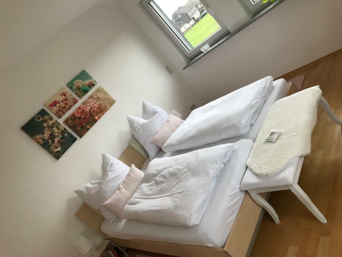 Kleine Auszeit Mit Aussicht Velbert Toenisheide Apartment Bagian luar foto